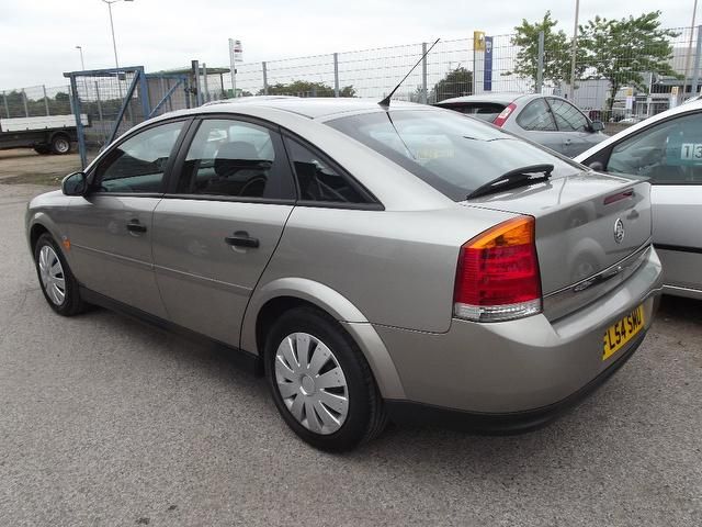 2004 Vauxhall Vectra 1.8 i 16v LS 5dr image 2