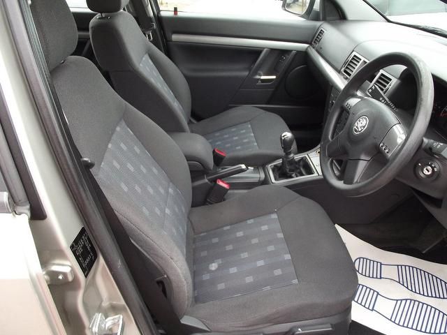 2004 Vauxhall Vectra 1.8 i 16v LS 5dr image 7