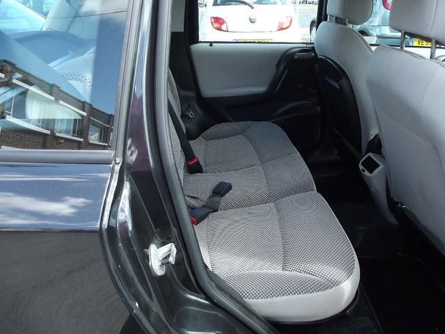 2004 Fiat Stilo 1.6 16v Dynamic 5dr image 5