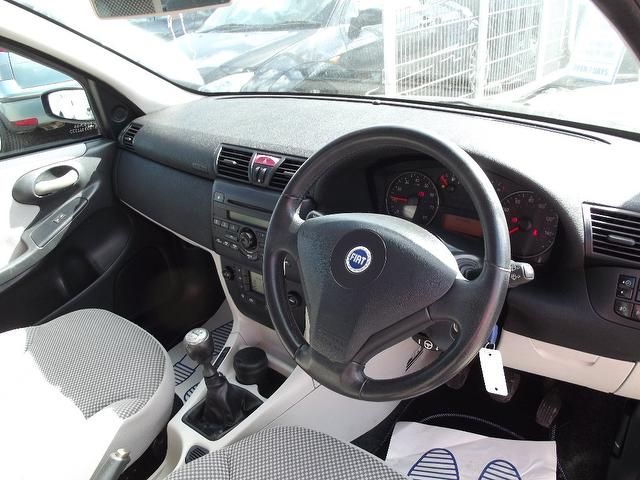 2004 Fiat Stilo 1.6 16v Dynamic 5dr image 6