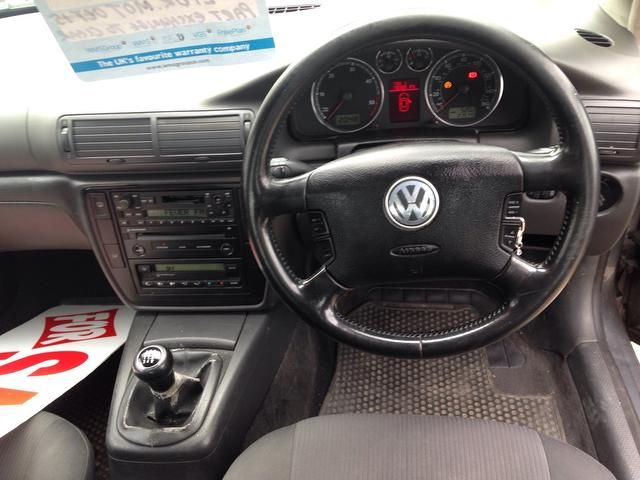 2005 Volkswagen Passat 1.9 TDI PD Trendline 4dr image 5