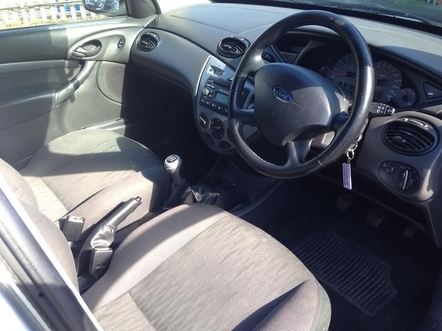 2004 Ford Focus 1.6 i 16v Zetec 5dr image 5