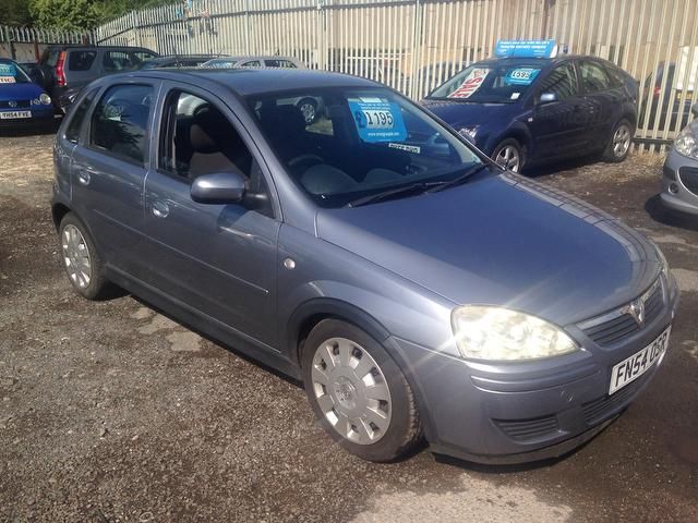 2004 Vauxhall Corsa 1.2 i 16v Design 5dr image 1