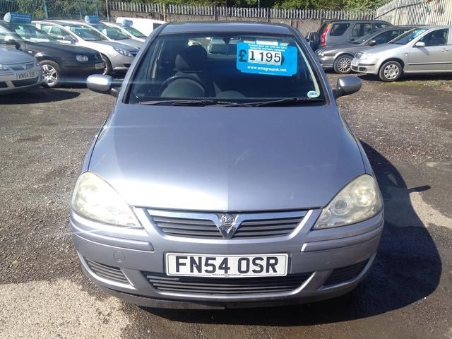 2004 Vauxhall Corsa 1.2 i 16v Design 5dr image 2