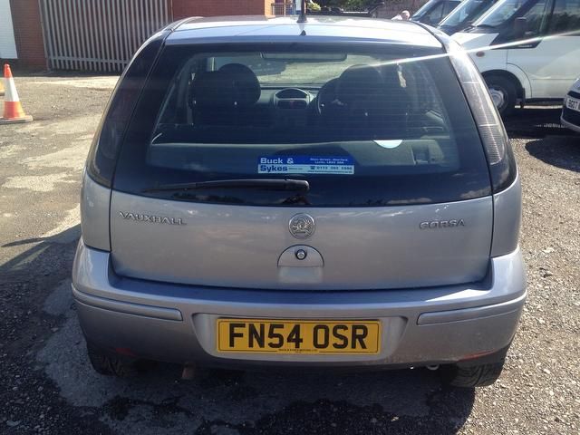 2004 Vauxhall Corsa 1.2 i 16v Design 5dr image 4
