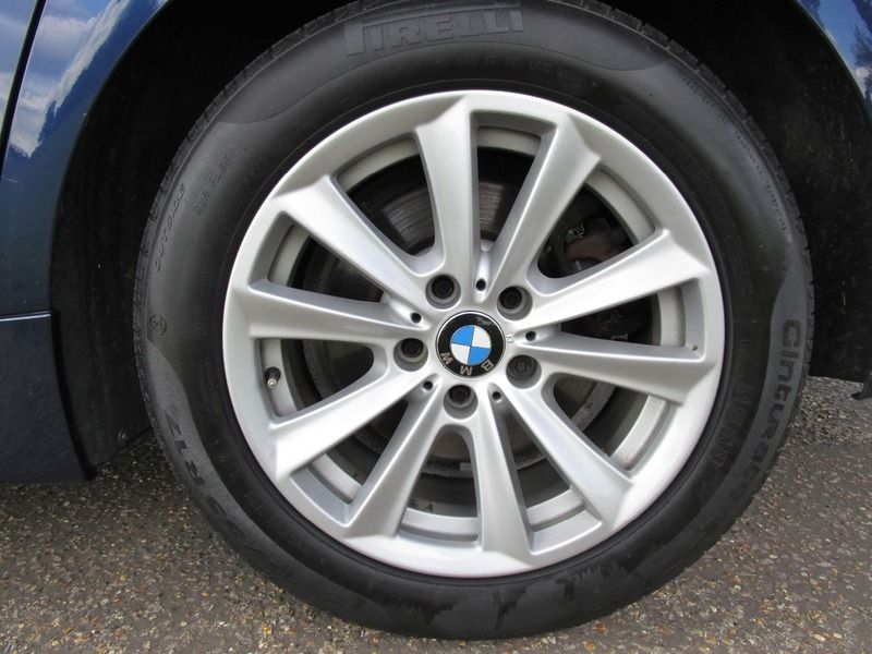 2012 BMW 5 SERIES 520d SE image 9
