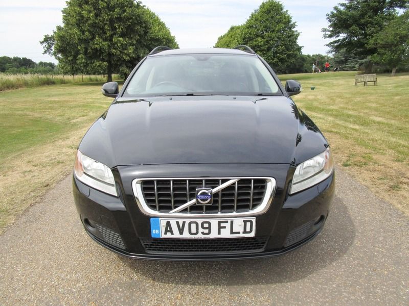 2009 Volvo V70 T SE image 2