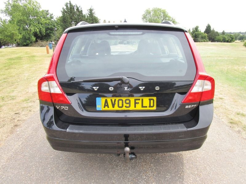 2009 Volvo V70 T SE image 5