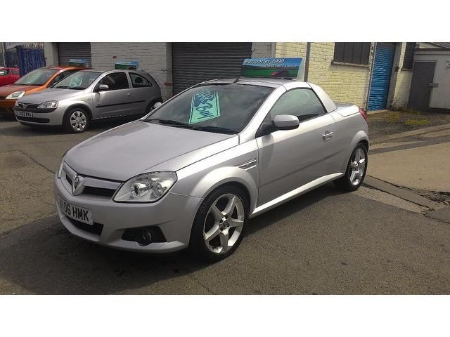 2006 Vauxhall Tigra 1.4 i 16v Exclusiv 2dr image 3