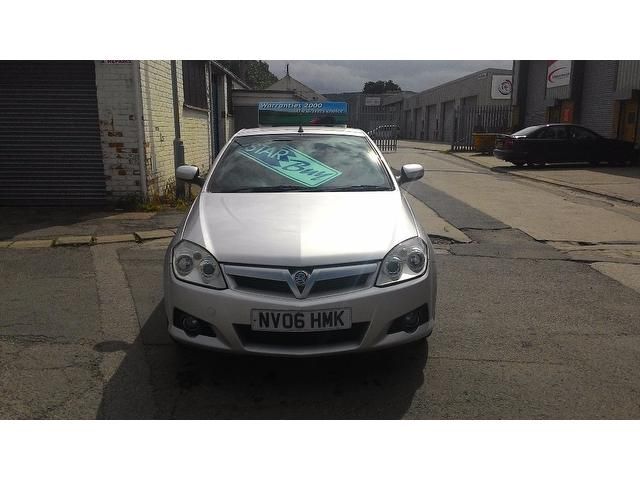 2006 Vauxhall Tigra 1.4 i 16v Exclusiv 2dr image 4