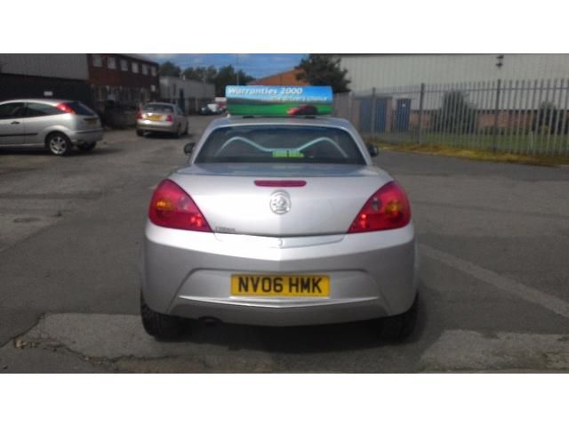 2006 Vauxhall Tigra 1.4 i 16v Exclusiv 2dr image 5