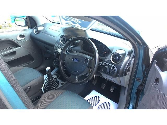 2002 Ford Fiesta 1.4 Zetec 5dr image 5