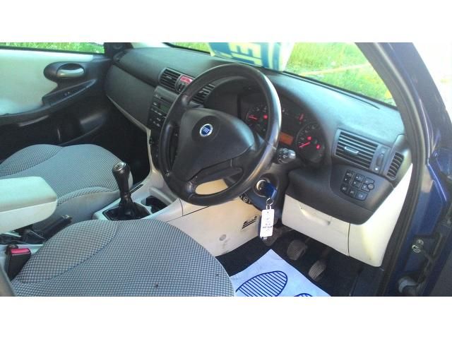 2004 Fiat Stilo 1.9 JTD Dynamic 5dr image 5