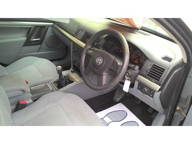2003 Vauxhall Vectra 2.0 DTi 16v LS 5dr image 6