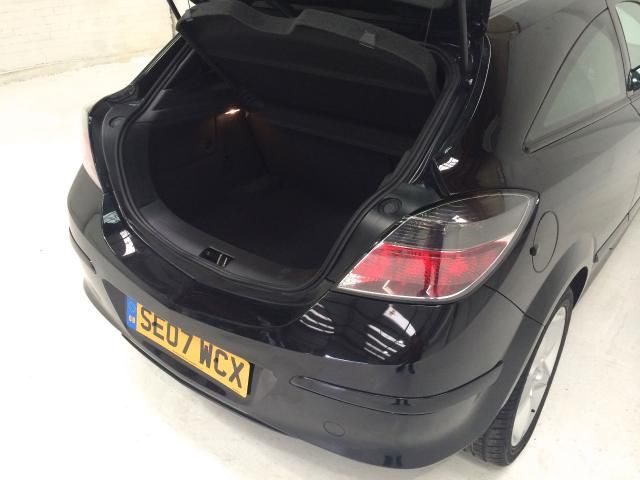 2007 VAUXHALL ASTRA 1.9 SRI CDTI 3d 150 BHP image 6