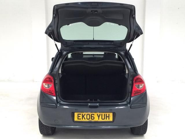 2006 RENAULT CLIO 1.6 INITIALE 16V 5d 111 BHP image 4
