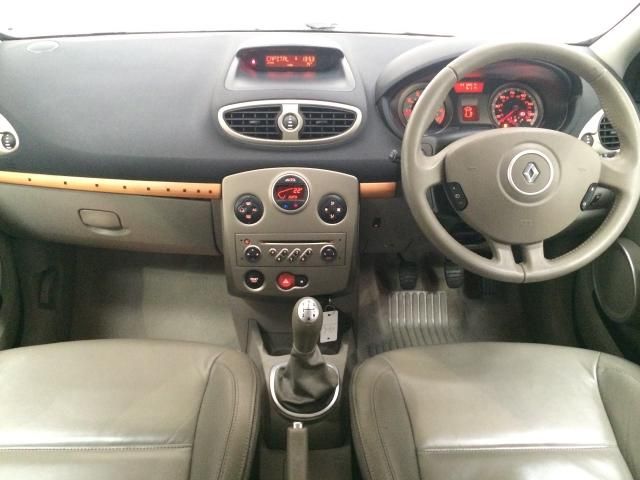 2006 RENAULT CLIO 1.6 INITIALE 16V 5d 111 BHP image 8