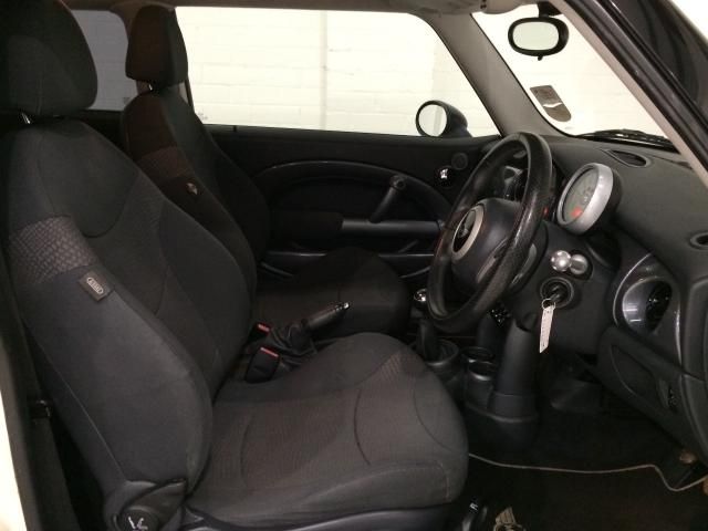 2004 MINI HATCH 1.6 ONE 3d 89 BHP image 8