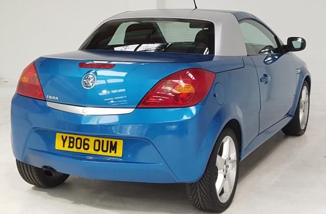 2006 VAUXHALL TIGRA 1.4 EXCLUSIV 16V 2d 90 BHP image 4