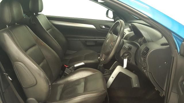 2006 VAUXHALL TIGRA 1.4 EXCLUSIV 16V 2d 90 BHP image 8