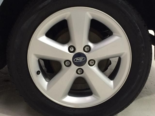 2006 FORD FOCUS 1.6 GHIA 16V 5d 116 BHP image 6
