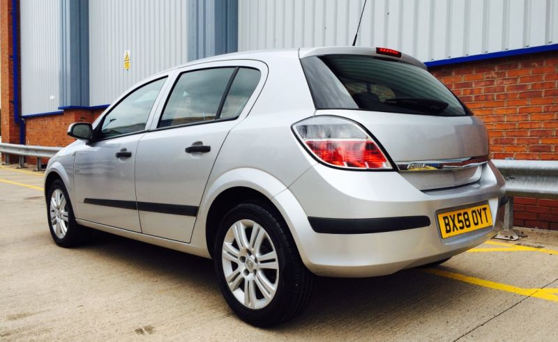 2008 Vauxhall Astra 1.7 CDTi 16v Design image 3