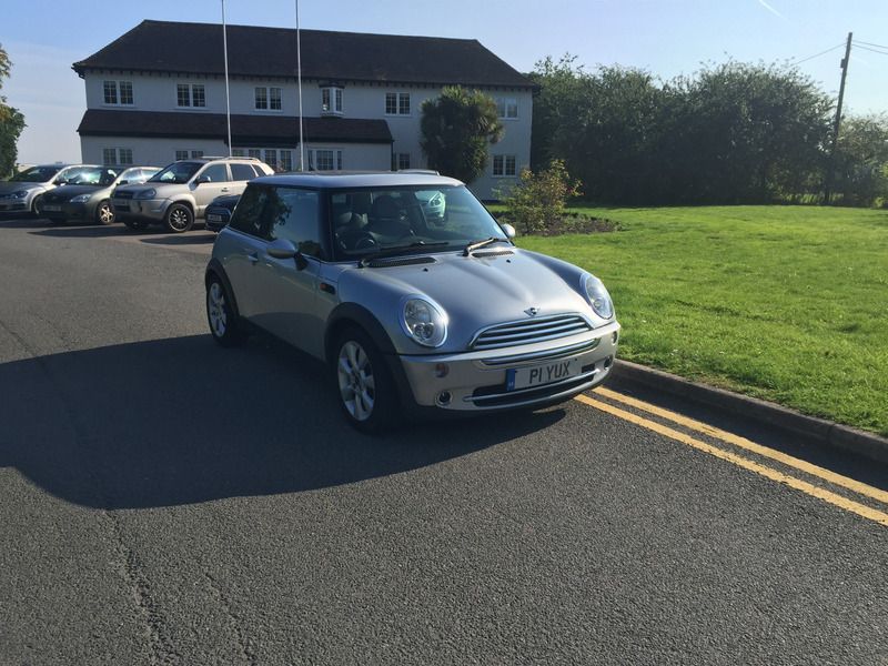 2005 MINI Hatch Cooper image 1