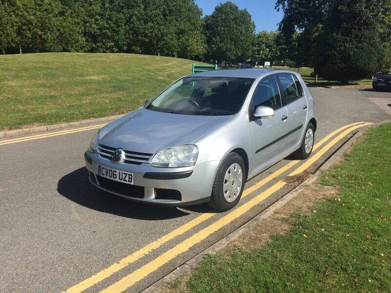 2006 Volkswagen Golf S FSI image 2
