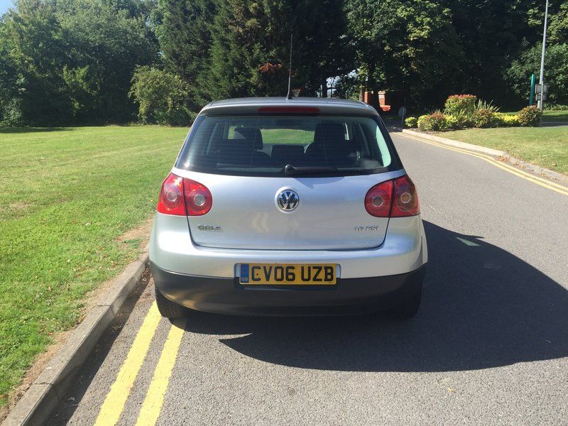 2006 Volkswagen Golf S FSI image 3