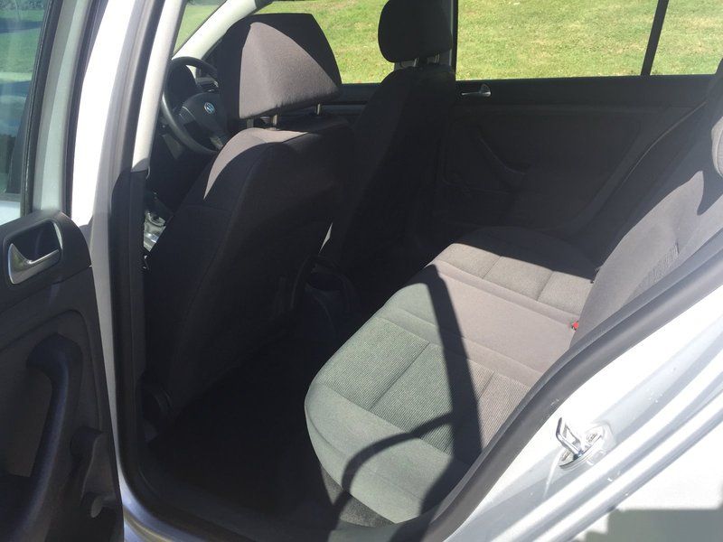 2006 Volkswagen Golf S FSI image 5