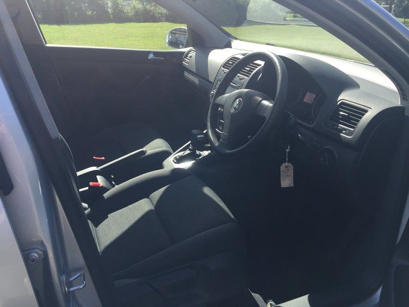 2006 Volkswagen Golf S FSI image 6