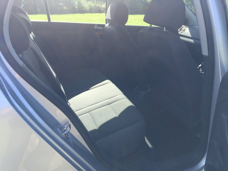 2006 Volkswagen Golf S FSI image 7