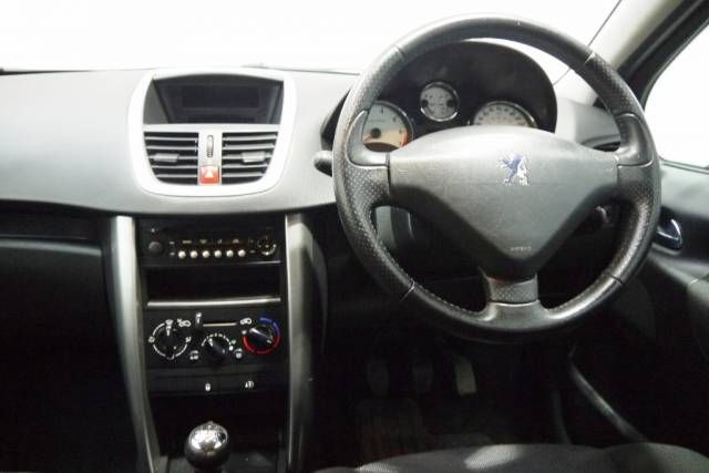 2007 PEUGEOT 207 1.4 16V Sport 5dr image 5