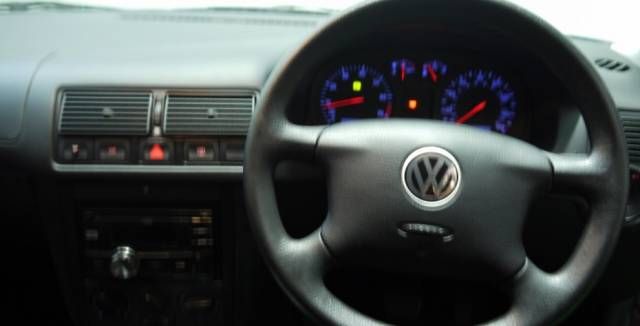 2003 VOLKSWAGEN Golf 1.6 Automatic image 6