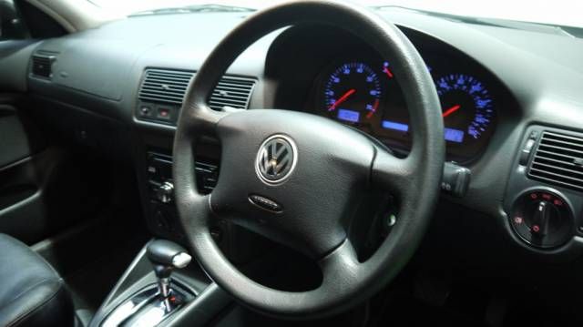 2003 VOLKSWAGEN Golf 1.6 Automatic image 7
