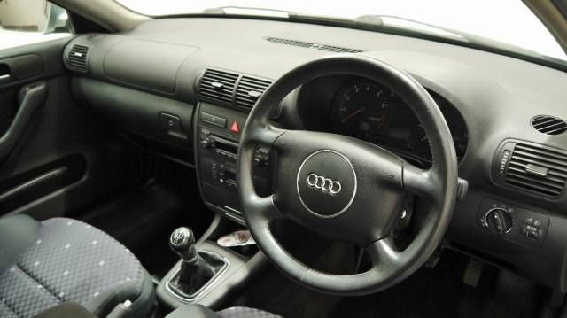 2002 AUDI A3 1.6 SE 5dr image 4