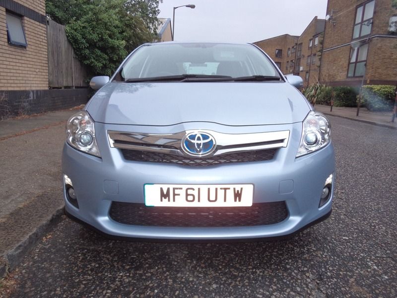 2011 Toyota Auris HYBRID T Spirit Auto image 3