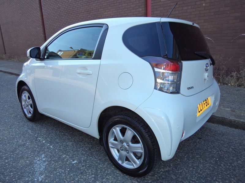 2011 Toyota iQ Vvt-i IQ image 2