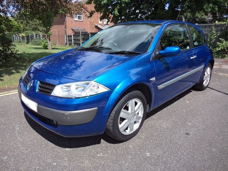 2005 Renault Megane Dynamique 16V image 2