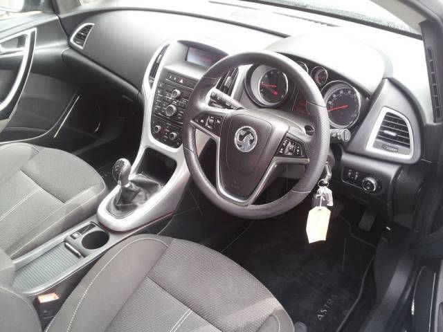 2010 Vauxhall Astra 1.4i 16V SRi 5dr image 5