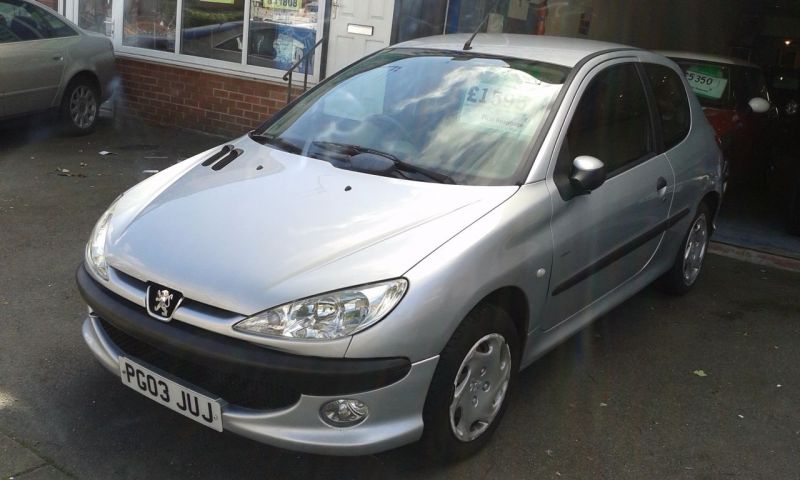 2003 Peugeot 206 1.1 Entice 3dr image 2