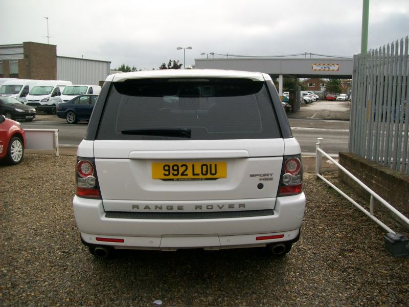 2011 Land Rover range rover sport 3.0 td v6 hse image 4