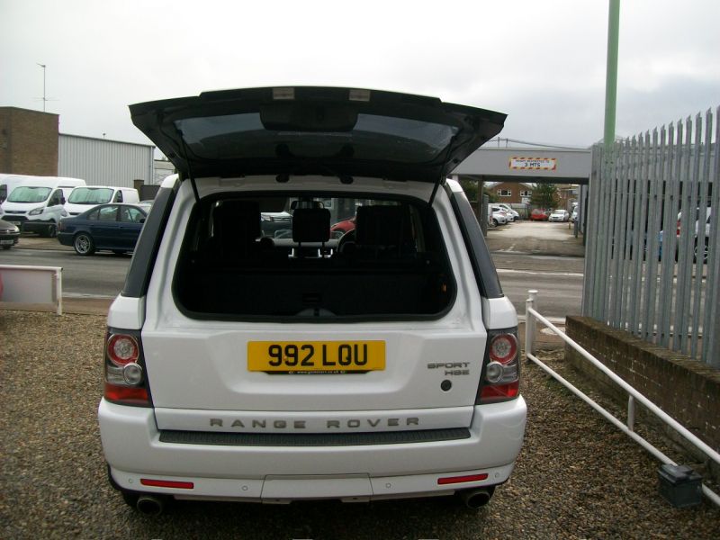 2011 Land Rover range rover sport 3.0 td v6 hse image 5