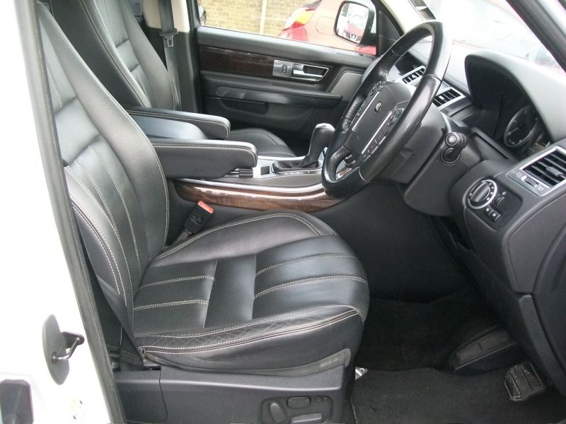 2011 Land Rover range rover sport 3.0 td v6 hse image 7
