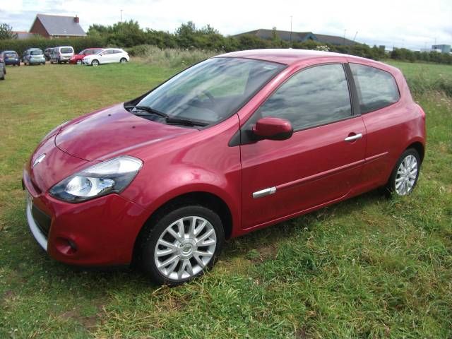 2010 Renault Clio Dynamique Tom Tom 3dr image 1