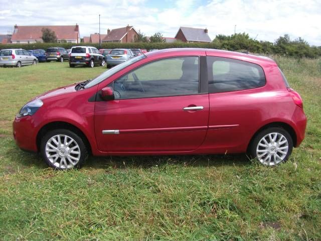 2010 Renault Clio Dynamique Tom Tom 3dr image 2