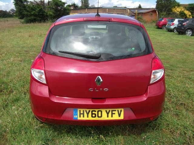2010 Renault Clio Dynamique Tom Tom 3dr image 3