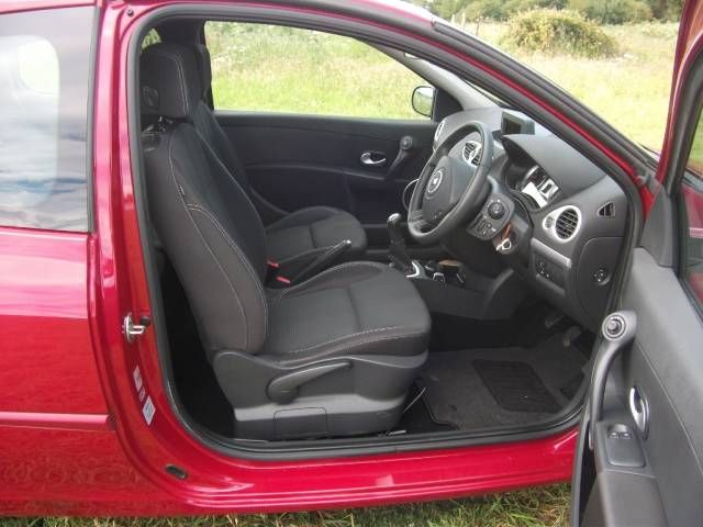 2010 Renault Clio Dynamique Tom Tom 3dr image 4