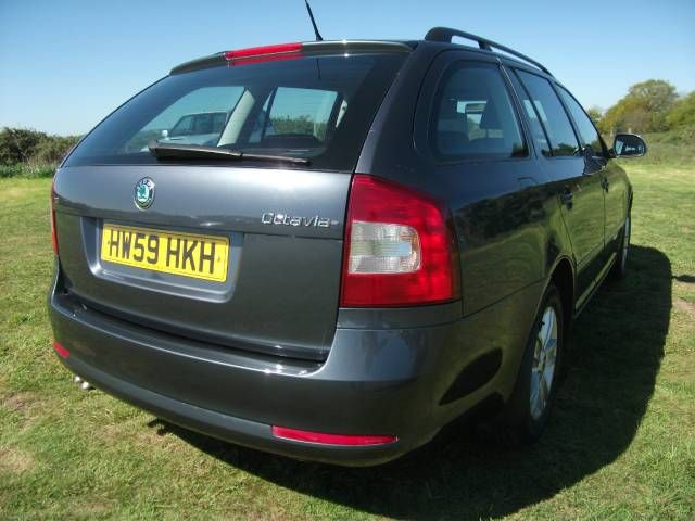 2009 Skoda Octavia Estate SE 2.0 TDi image 4