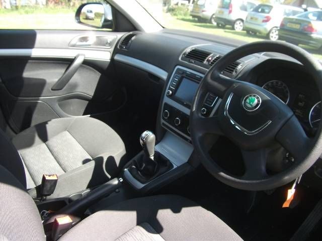 2009 Skoda Octavia Estate SE 2.0 TDi image 5